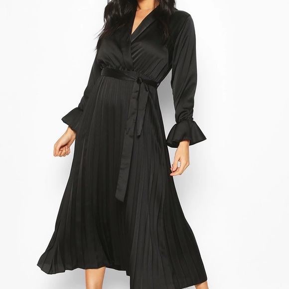 BNWT Black Satin Maxi Dress with Pleats BOOHOO Size 4 - Picture 1 of 7